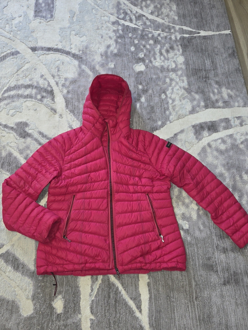 Hooded Lightweight Puffer Jacket in Fuchsia Size XL